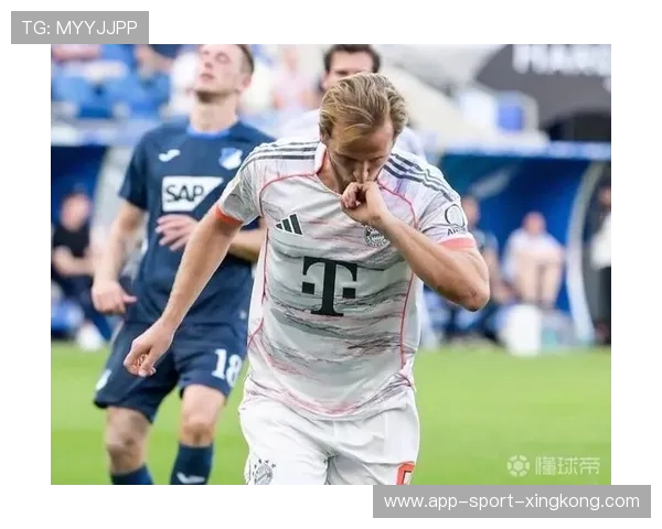 拜仁马兹拉维下底倒三角助攻凯恩轻松推射，德甲赛场展现惊艳配合