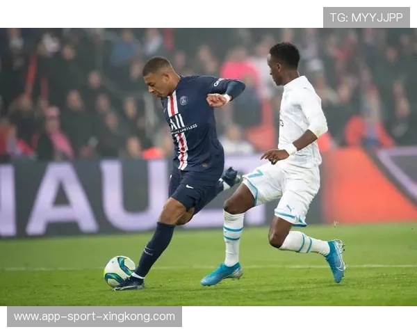 法甲巴黎连续跑动拉开空间,攻势接连出现