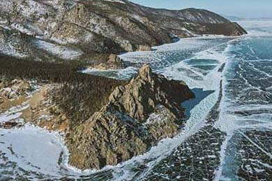 2017年西部半决赛：在“火箭之夜”中，库里连续投中数个超远三分，帮助勇士大比分领先